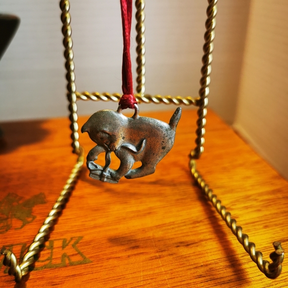 Vintage Pewter Kitty Cat Ornament Pendant - Picture 2 of 14